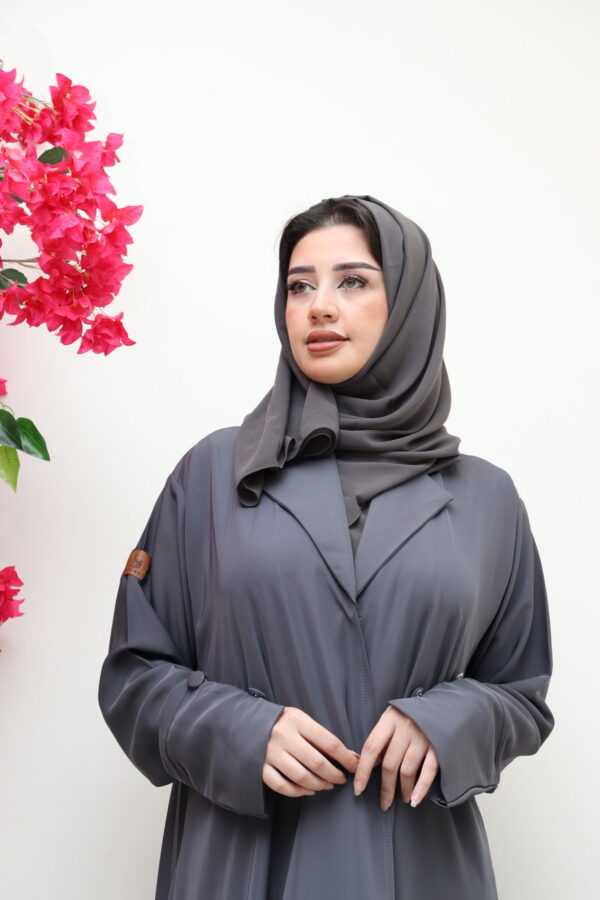 ⁦عباية رمادي بليزر كسرات من الخلف⁩ - الصورة ⁦5⁩