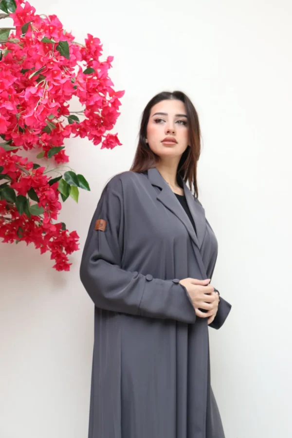 ⁦عباية رمادي بليزر كسرات من الخلف⁩ - الصورة ⁦7⁩