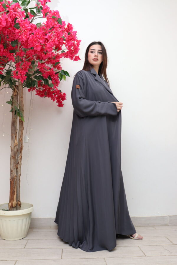 ⁦عباية رمادي بليزر كسرات من الخلف⁩ - الصورة ⁦7⁩