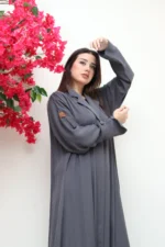 ⁦عباية رمادي بليزر كسرات من الخلف⁩ - الصورة ⁦4⁩