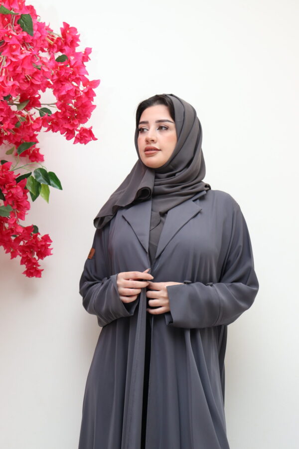 ⁦عباية رمادي بليزر كسرات من الخلف⁩ - الصورة ⁦10⁩