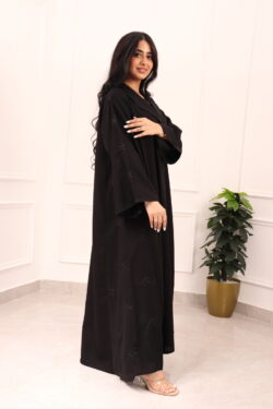 عباية بليزر رسمية بتطريز ورود منثرة