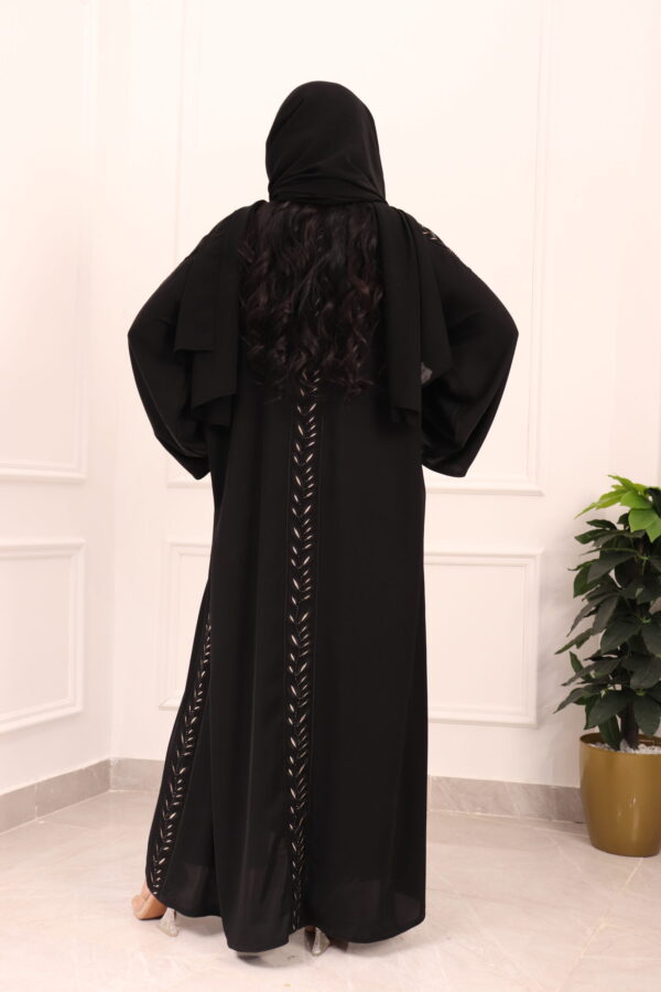 ⁦عبايه كلوش بتطريز شريط شك من اجناب و خلف⁩ - الصورة ⁦13⁩