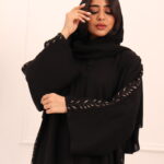 عبايه كلوش بتطريز شريط شك من اجناب و خلف