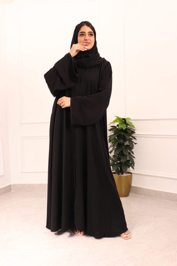 ⁦عباية كلوش بكسر من خلف و محدد بفصوص اسود⁩ - الصورة ⁦13⁩