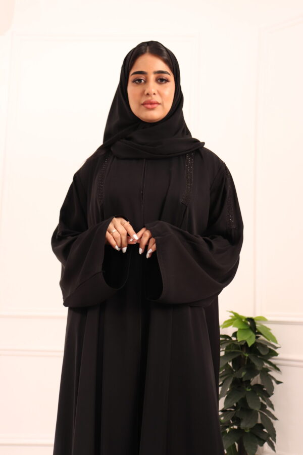 ⁦عباية كلوش بكسرات من الامام والخلف محدد بفصوص⁩ - الصورة ⁦9⁩