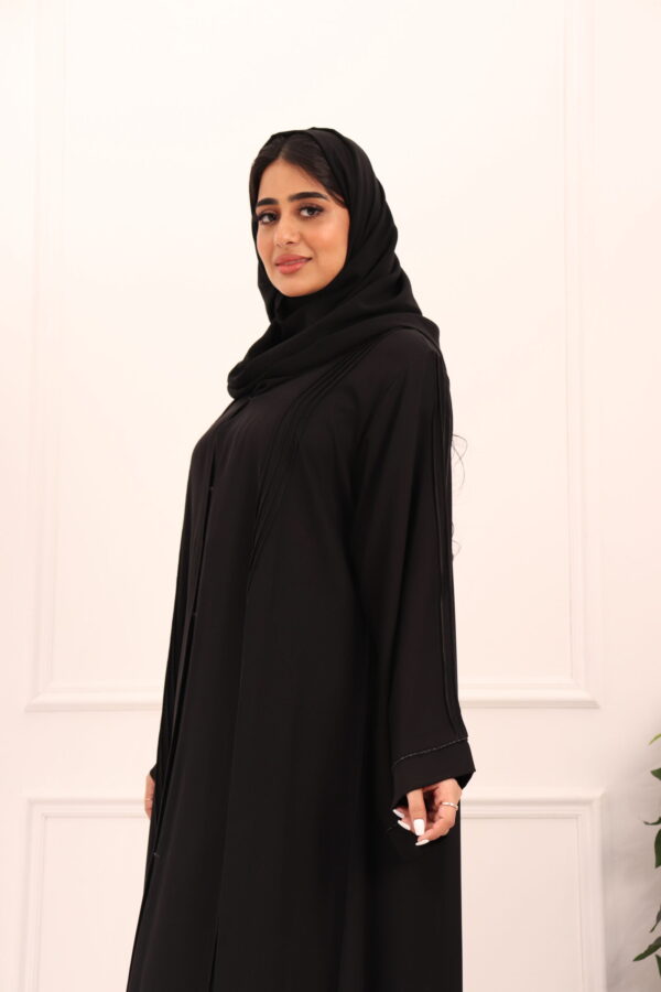 ⁦عبايه كلوش نواعم كلاسيك محددة باسود⁩ - الصورة ⁦12⁩