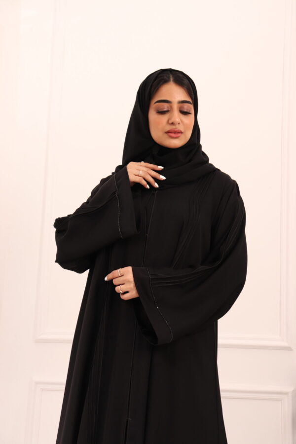 ⁦عبايه كلوش نواعم كلاسيك محددة باسود⁩ - الصورة ⁦13⁩