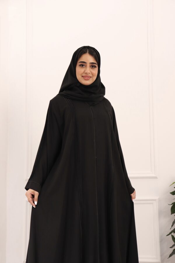 ⁦عبايه كلوش نواعم كلاسيك محددة باسود⁩ - الصورة ⁦4⁩