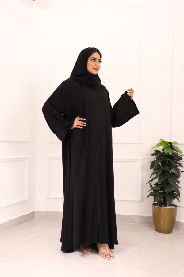⁦عبايه كلوش نواعم كلاسيك محددة باسود⁩ - الصورة ⁦5⁩
