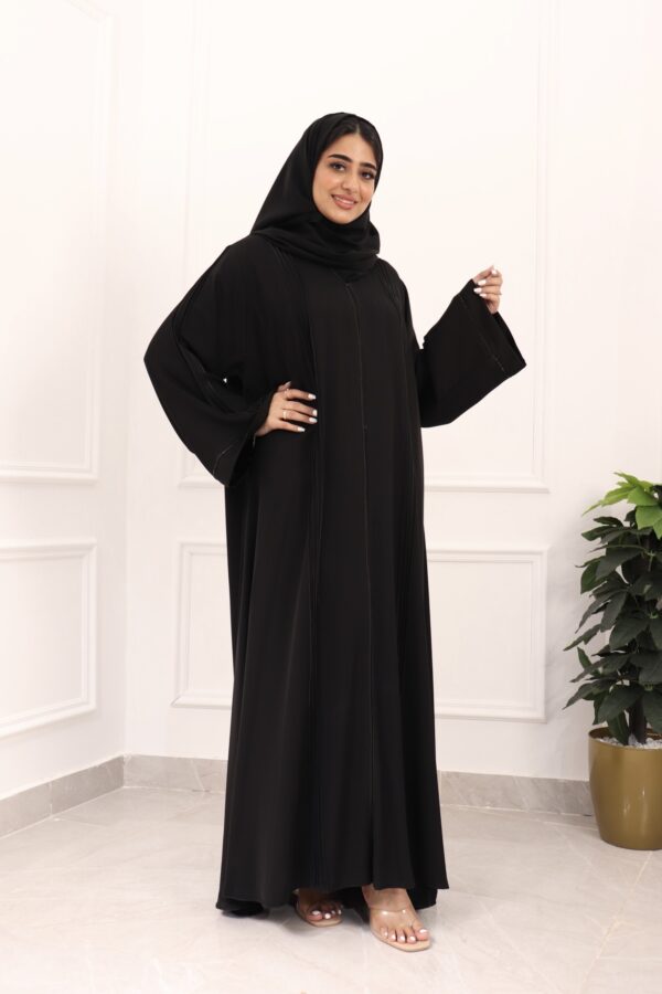 ⁦عبايه كلوش نواعم كلاسيك محددة باسود⁩ - الصورة ⁦6⁩