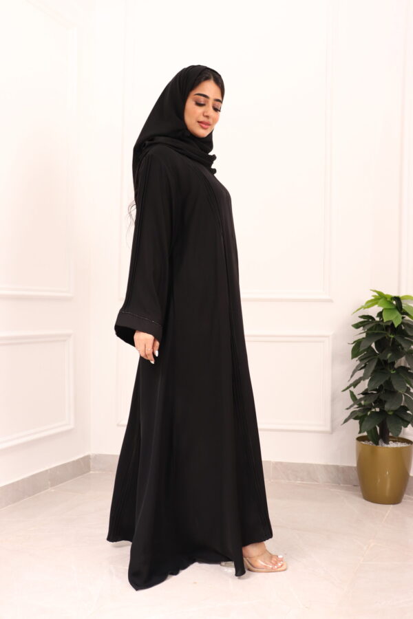 ⁦عبايه كلوش نواعم كلاسيك محددة باسود⁩ - الصورة ⁦7⁩