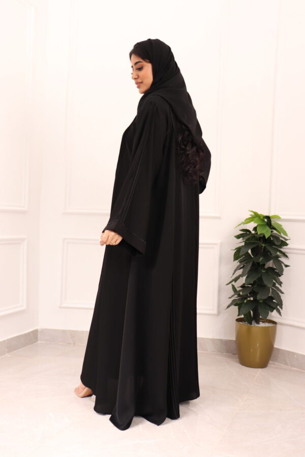 ⁦عبايه كلوش نواعم كلاسيك محددة باسود⁩ - الصورة ⁦10⁩