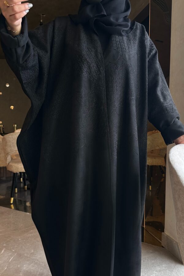 ⁦عبايه نص بشت شمواه بتطرير اسود على اكتاف عبايه⁩ - الصورة ⁦3⁩