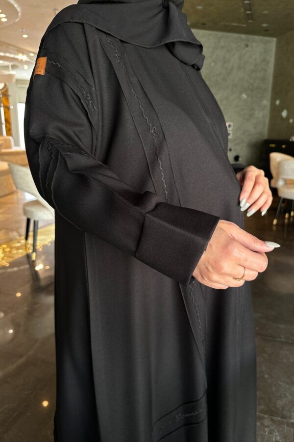 ⁦عبايه كلوش بتطريز ارى اسود من اجناب مميزة⁩ - الصورة ⁦3⁩