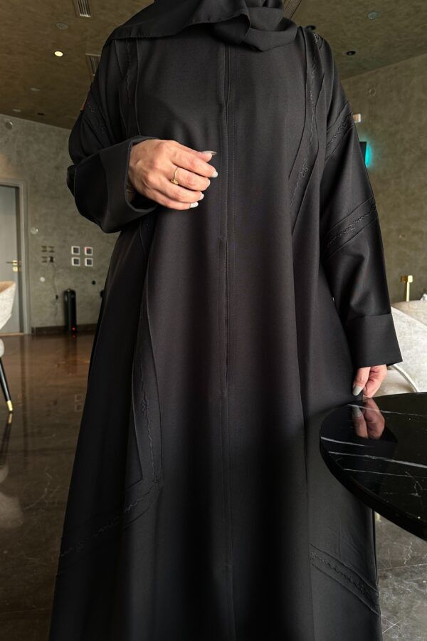⁦عبايه كلوش بتطريز ارى اسود من اجناب مميزة⁩ - الصورة ⁦4⁩