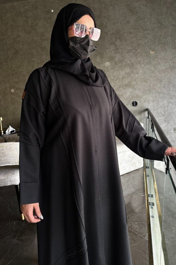 ⁦عبايه كلوش بتطريز ارى اسود من اجناب مميزة⁩ - الصورة ⁦5⁩