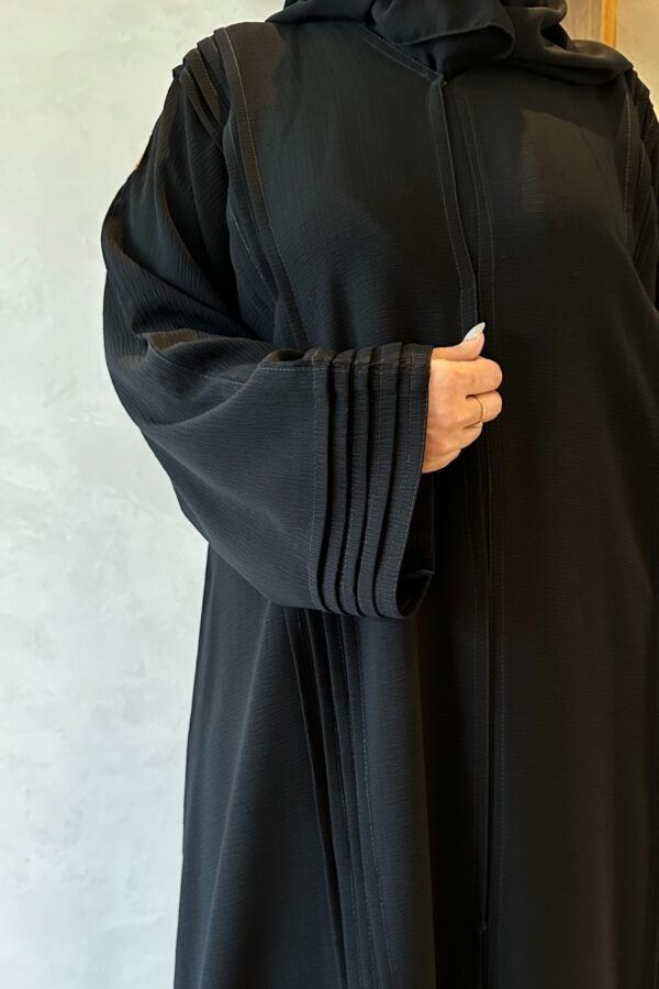 ⁦عبايه كلوش كلاسيك محددة باسود⁩ - الصورة ⁦4⁩