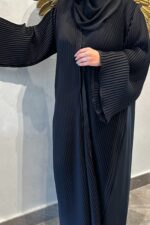⁦عبايه ساده كسرات من الامام والأكمام⁩ - الصورة ⁦3⁩