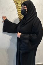 ⁦عبايه ساده كسرات من الامام والأكمام⁩ - الصورة ⁦2⁩