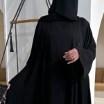 عباية مغلقه بشريط بشك