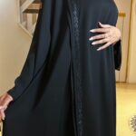 عباية كلوش مغلقة محدده من اجانب و شريط من جانب