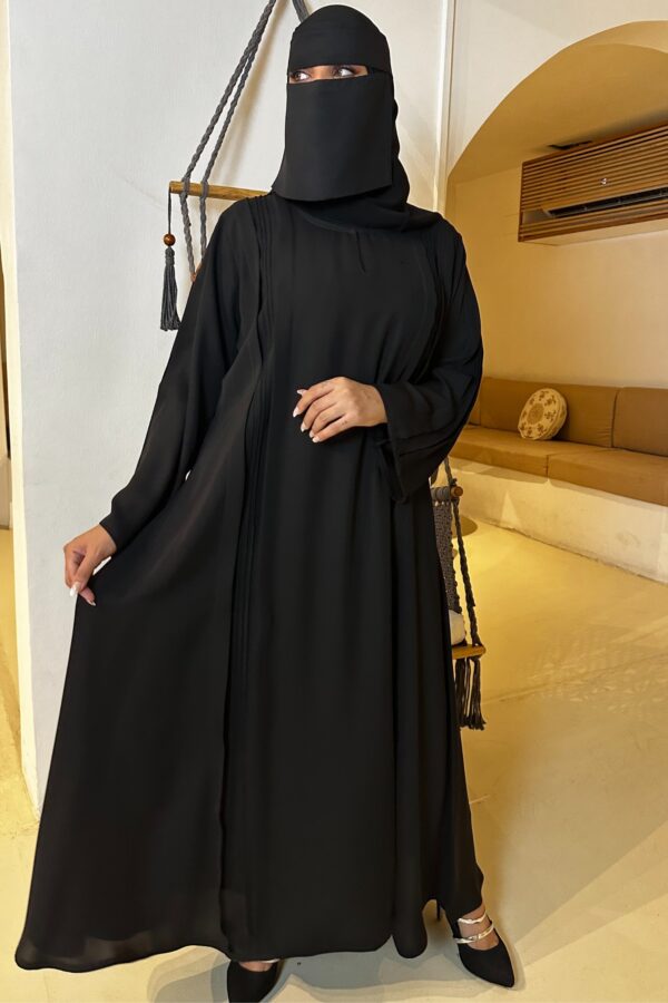 ⁦عباية مقفلة كلاسيك محددة باسود⁩ - الصورة ⁦2⁩