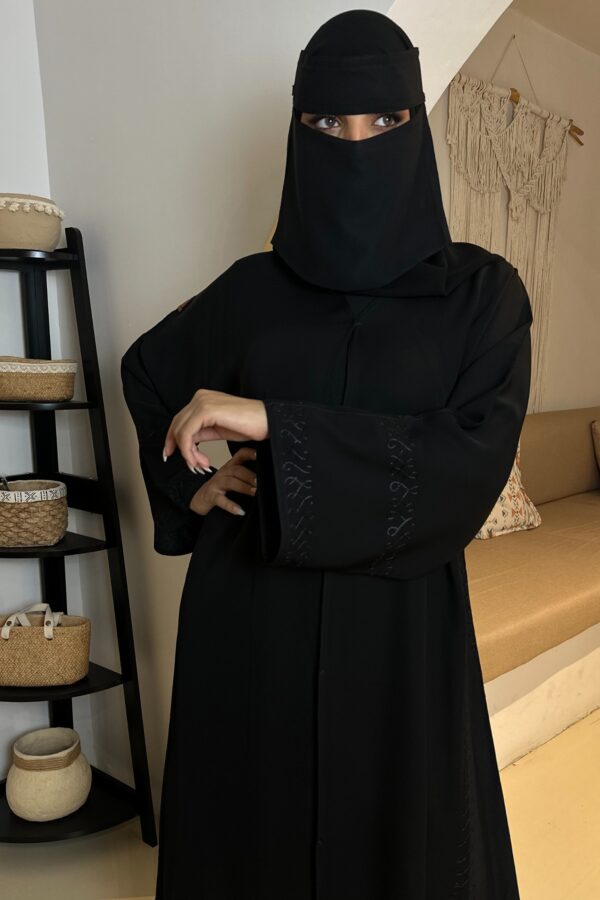 ⁦عباية كلوش بتطريز خيوط مخفي من اجناب⁩ - الصورة ⁦4⁩