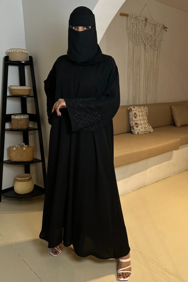 ⁦عبايه كتف مطرز باسود مخفى⁩ - الصورة ⁦8⁩