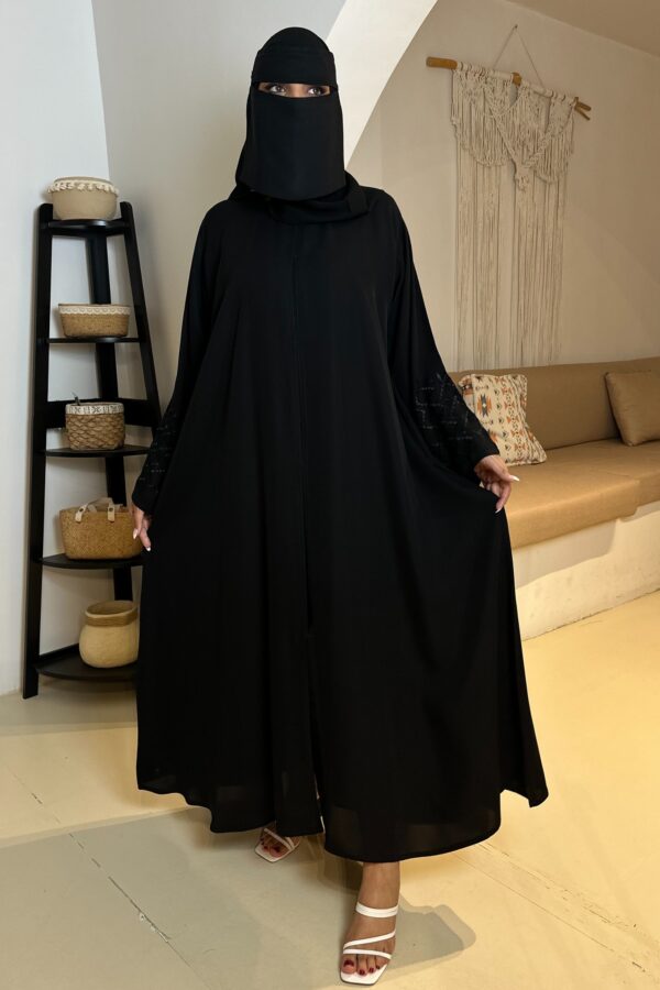 ⁦عبايه كتف مطرز باسود مخفى⁩ - الصورة ⁦6⁩