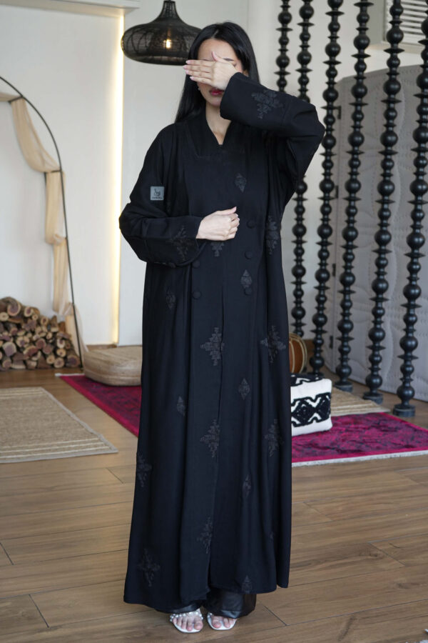 ⁦عباية كادي منثرة بتطريز اسود⁩ - الصورة ⁦11⁩