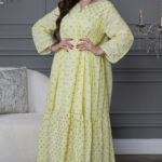 جلابيه اصفر بكلوش صغير و ترتر كامل على شكل ورود صغير