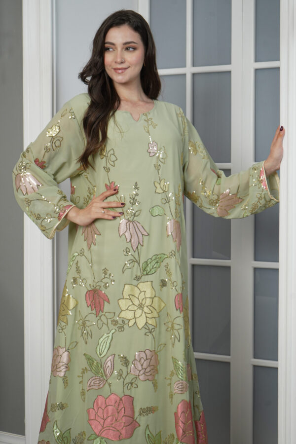 ⁦جلابيه تيفاني بترتر كامل على شكل ورود⁩ - الصورة ⁦5⁩