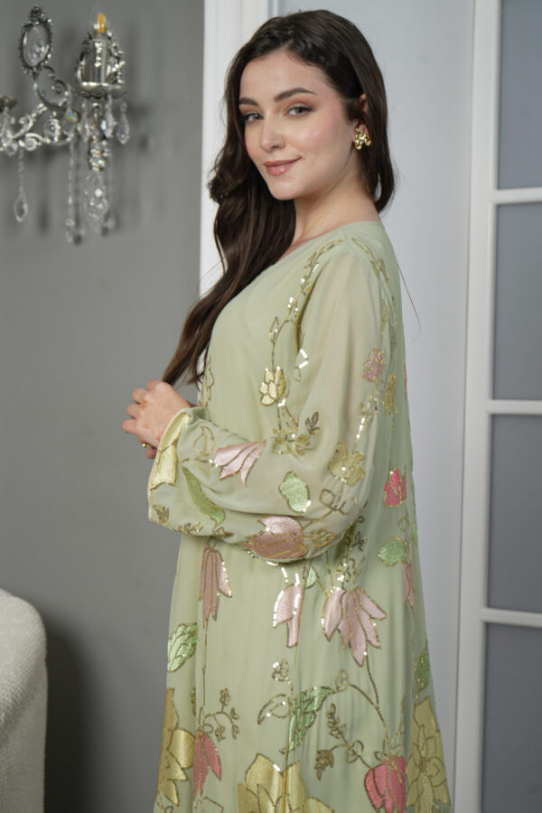 ⁦جلابيه تيفاني بترتر كامل على شكل ورود⁩ - الصورة ⁦7⁩