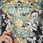 مخاوير اسود اماراتيه محدد من الحلق بفصوص وورود (٥)