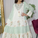 جلابيه بناتي باكمام و حلق مزينه بدقات خيوط ترتر بلونين