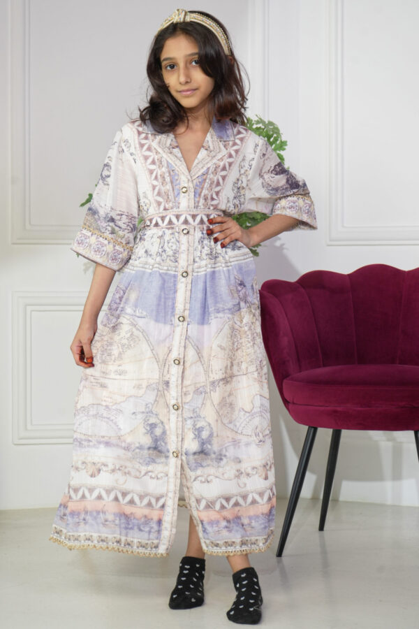 ⁦جلابيه بناتي بلياقه مندمجه بتشجر البيج و الموف⁩ - الصورة ⁦2⁩