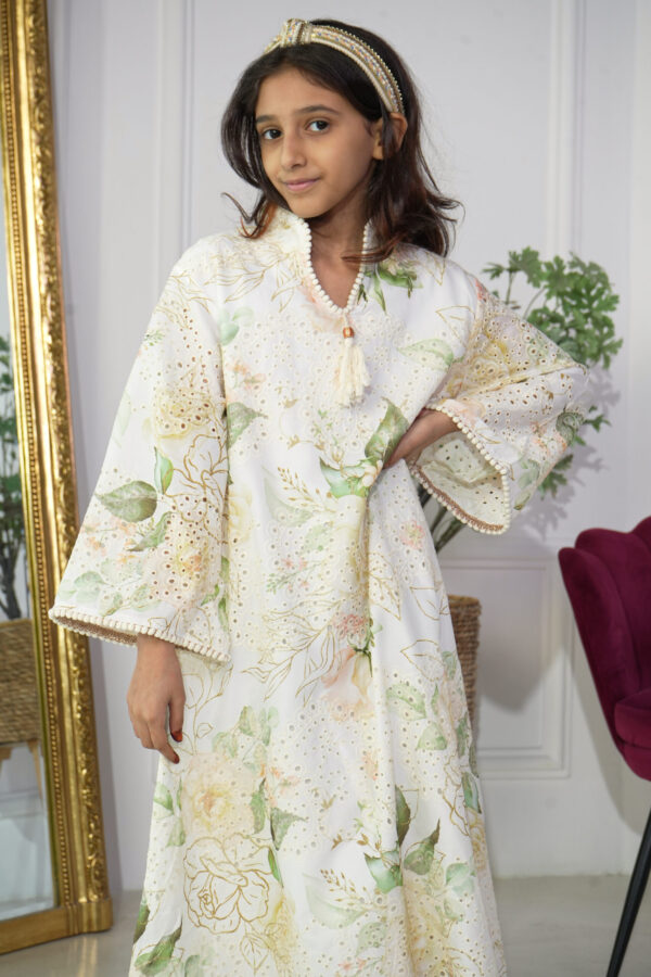 ⁦جلابية بناتي مشجره بورد اخضر⁩ - الصورة ⁦3⁩