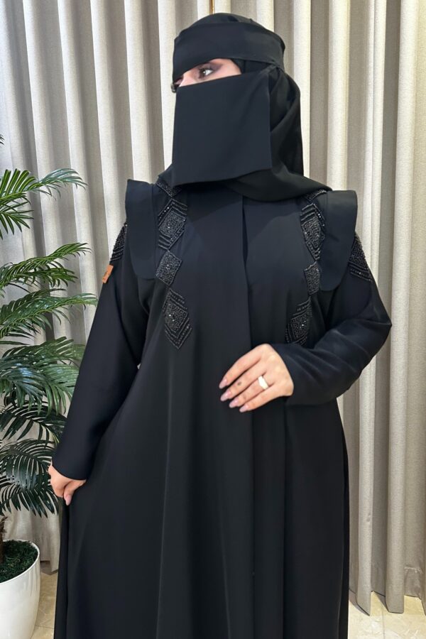 ⁦عباية بياقة و شك من الاكتاف بأسود⁩ - الصورة ⁦5⁩