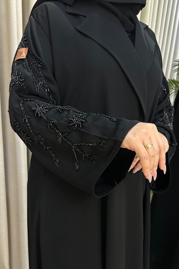 ⁦عباية بياقة شك أسود على الاكمام⁩ - الصورة ⁦4⁩