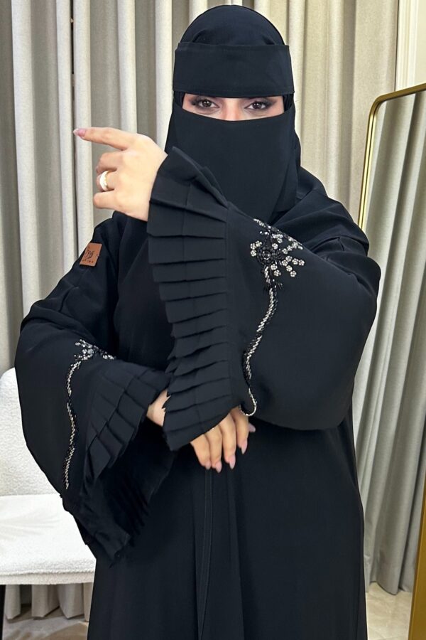 ⁦عبايه كريب بشك على اكمام واسفل⁩ - الصورة ⁦2⁩