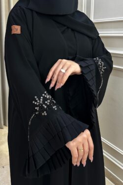 عبايه كريب بشك على اكمام واسفل