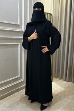 ⁦عباية شك أسود على الأكمام ممتدة إلي الأكتاف⁩ - الصورة ⁦6⁩