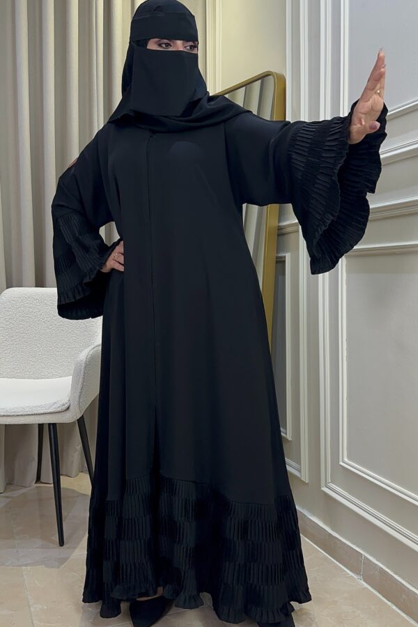 ⁦عبايه كلاسيك بكلفه من اكمام و اسفل عبايه⁩ - الصورة ⁦3⁩