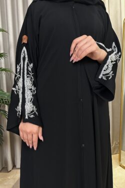 عبايه فلري كريب بشك ابيض