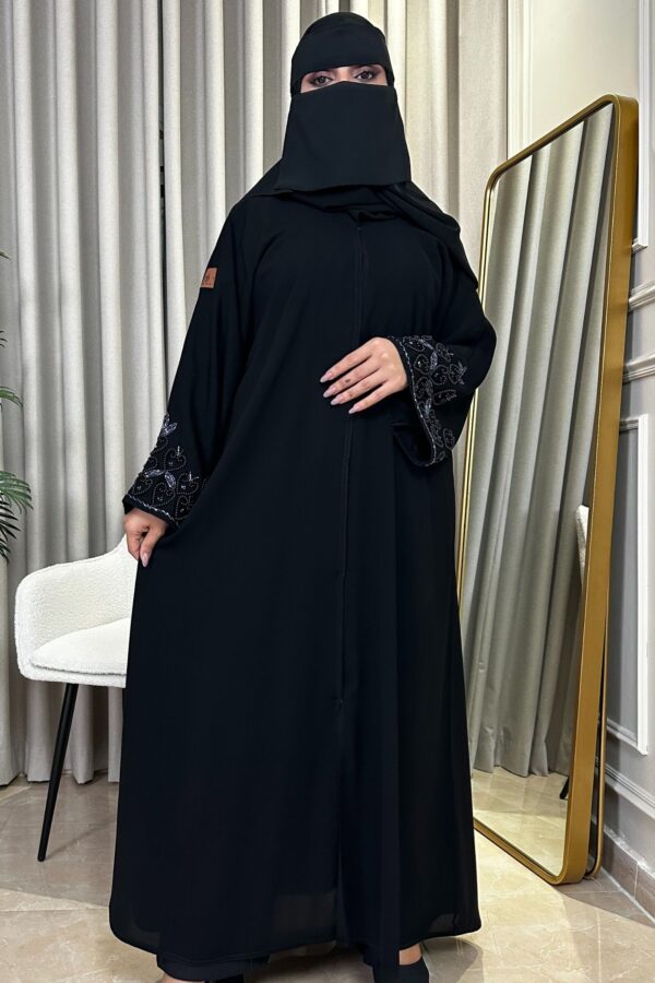 ⁦عباية شك اسود لامع في الأكمام⁩ - الصورة ⁦2⁩