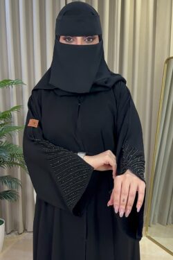 عبايه فلري كريب بشك يدوي اسود على اكمام