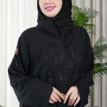 عبايه تالا متطرزة بخيوط اسود