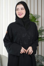 عبايه تالا متطرزة بخيوط اسود