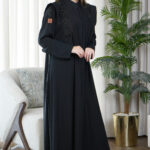 عباية بلياقه و شك من اكتاف بأسود